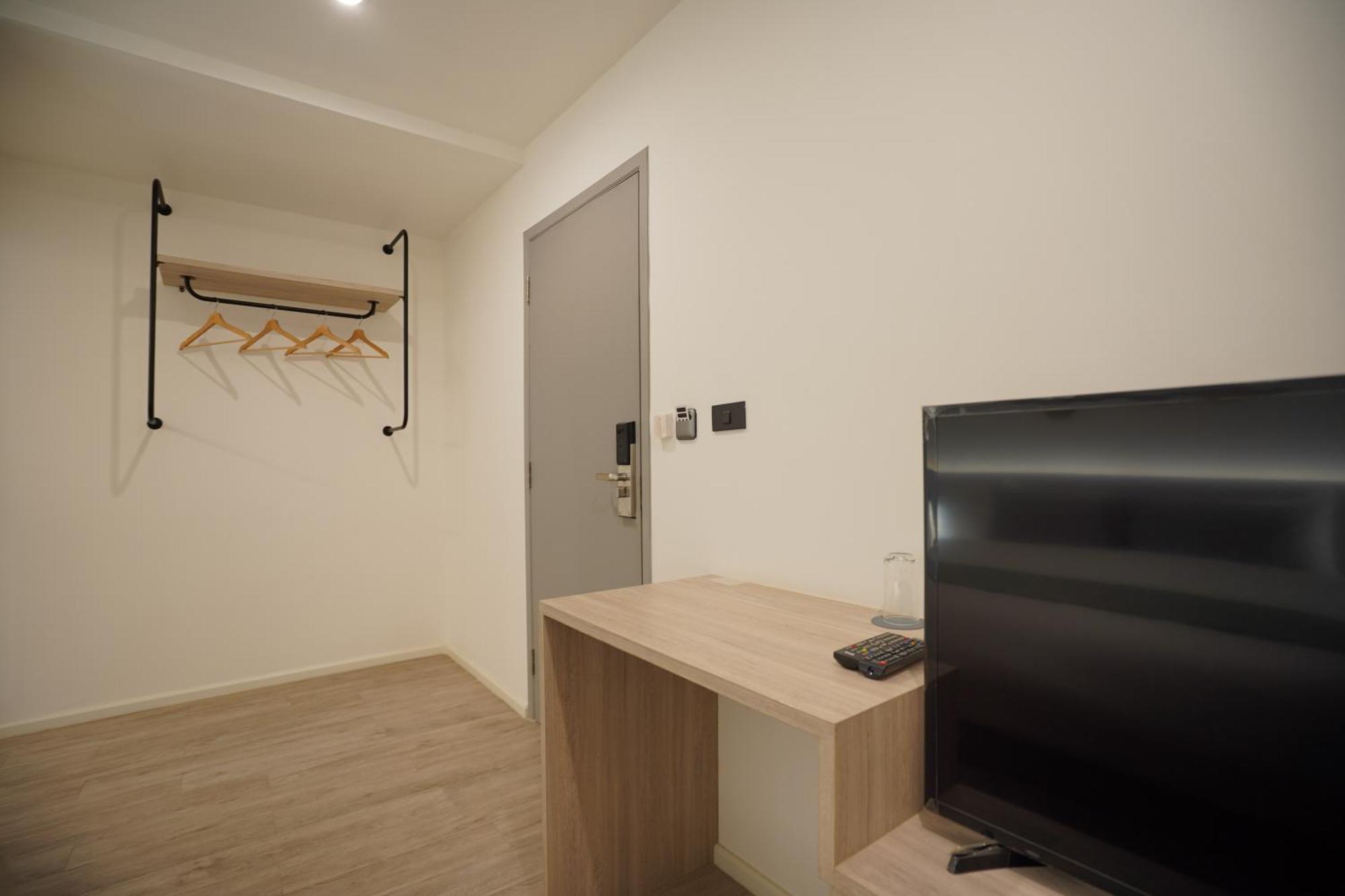E11 Hotel - Bts Punnawithi Bangkok Exterior photo