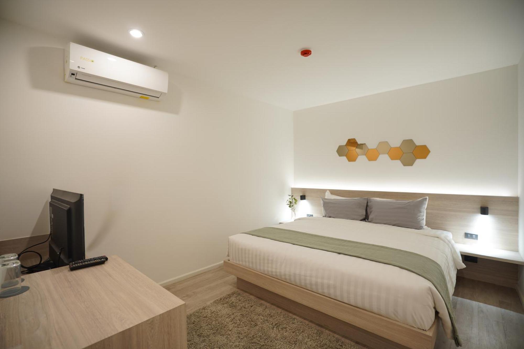 E11 Hotel - Bts Punnawithi Bangkok Exterior photo