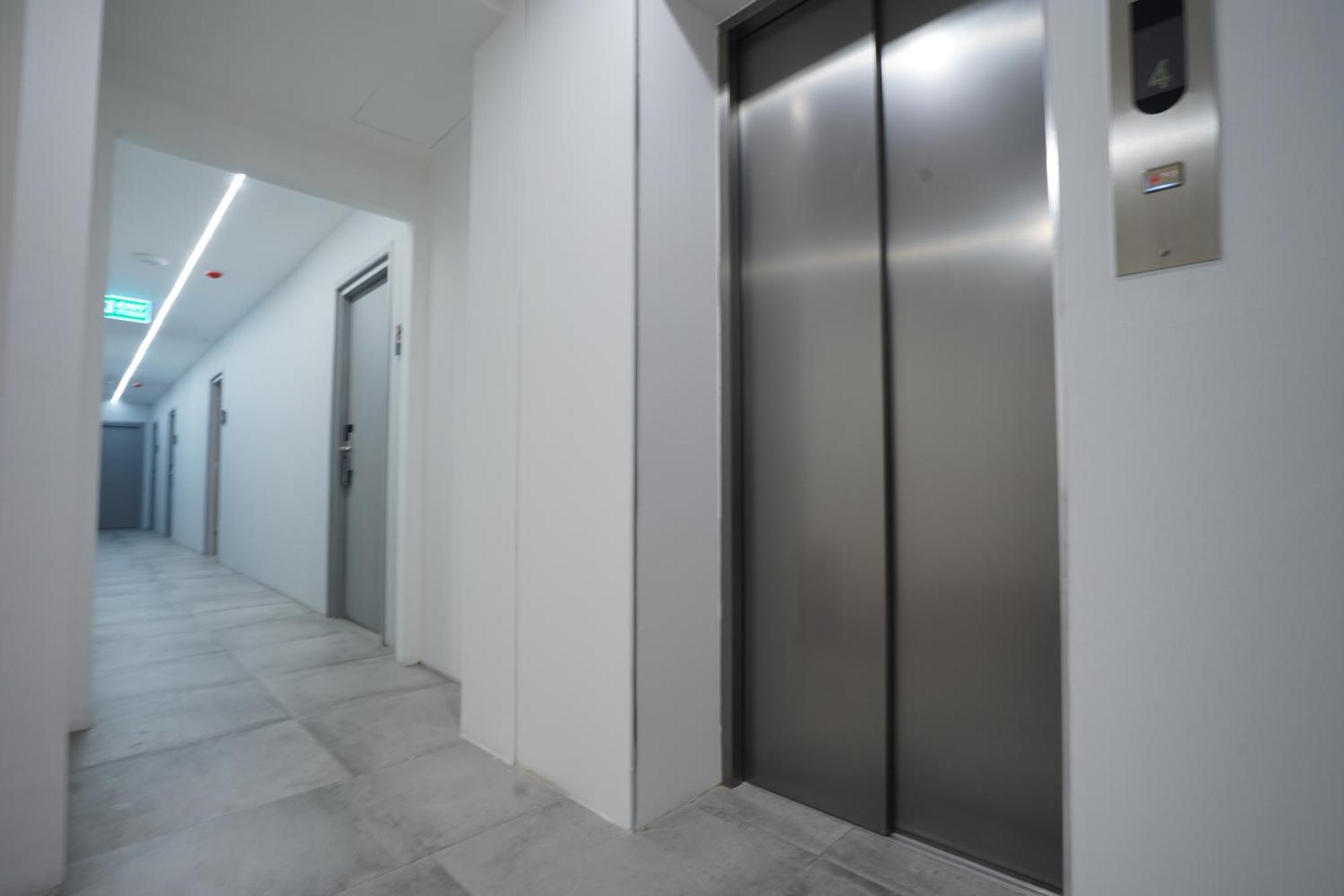 E11 Hotel - Bts Punnawithi Bangkok Exterior photo